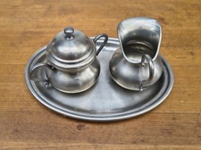 Sehr fein handgearbeitetes